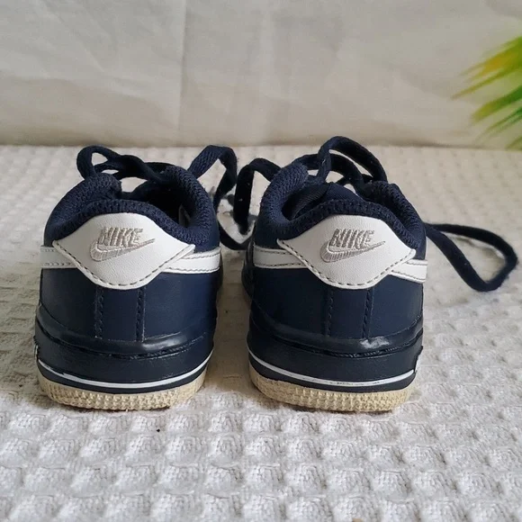 Toddler Nike sneakers size 5C - Picture 5 of 8